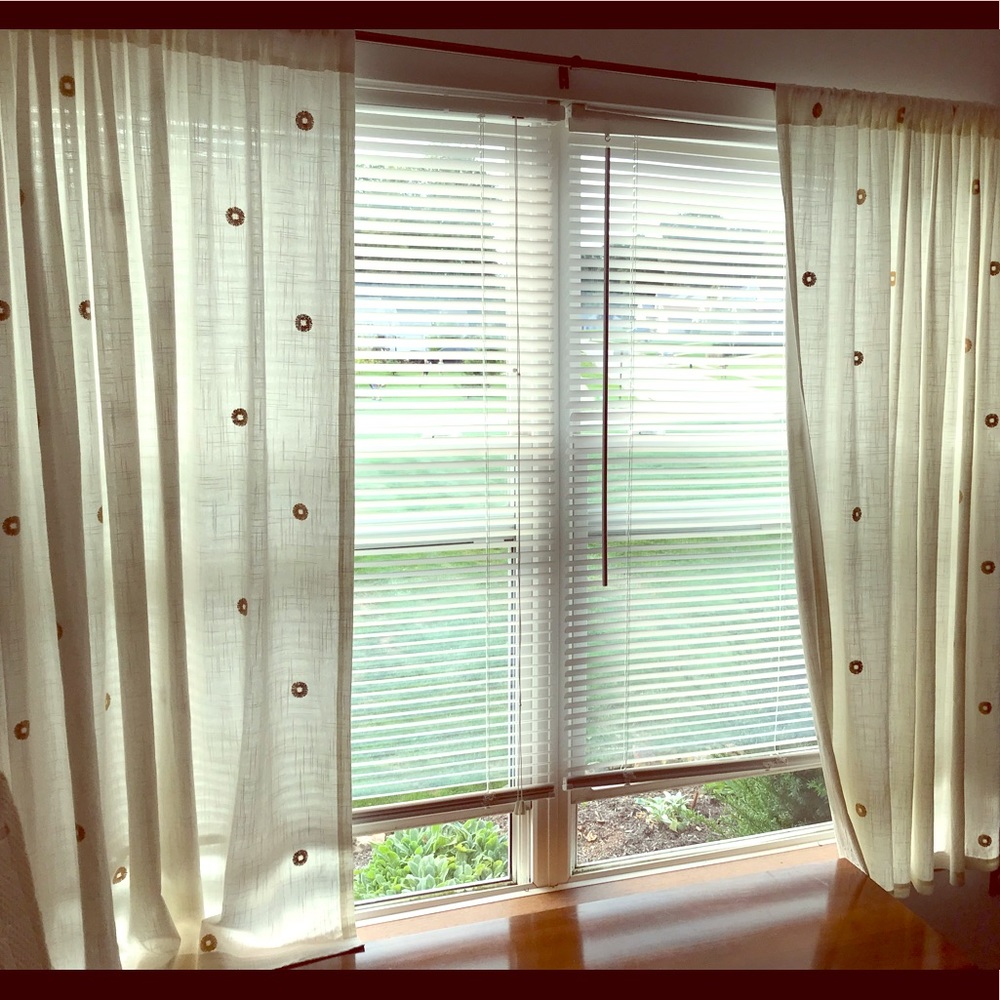 White curtains with metallic gold